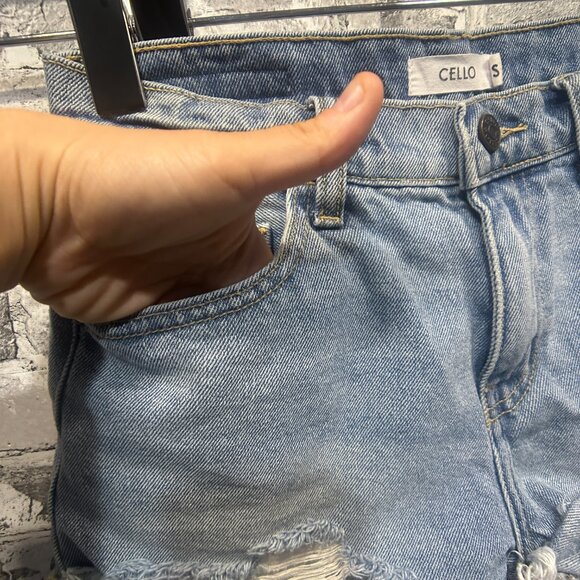 EUC Cello Distressed Denim Shorts 2' Inseam Size Small - Picture 7 of 15